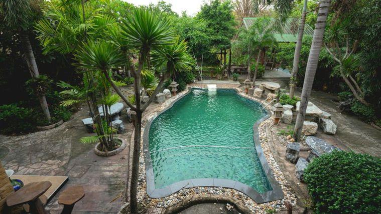 picture A luxury mansion on a large plot of land, located on the main Chak Kho-Nong Kham road in Sriracha. - 5/20