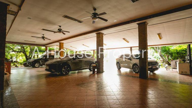 picture A luxury mansion on a large plot of land, located on the main Chak Kho-Nong Kham road in Sriracha. - 17/20