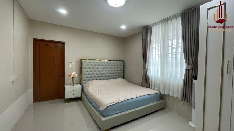 picture ✨ For Rent: Baan Suan Naramit Watcharapon - Permsin ✨    💰 Only 180,000 THB/month - 4/13