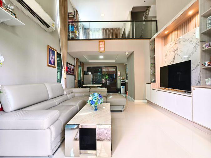 รูป ขาย ทาวน์โฮมหรู Patio พัฒนาการ 32 หน้าสระน้ำ 33.6ตร.ว. 8.3 ล้านบาท หลังริม 3.5 ชั้น 3ห้องนอน 3ห้องน้ำ เข้าออกได้หลายทาง - รูปที่ 3/24