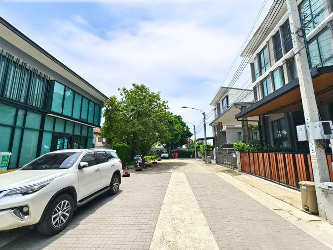 รูป ขาย ทาวน์โฮมหรู Patio พัฒนาการ 32 หน้าสระน้ำ 33.6ตร.ว. 8.3 ล้านบาท หลังริม 3.5 ชั้น 3ห้องนอน 3ห้องน้ำ เข้าออกได้หลายทาง - รูปที่ 21/24