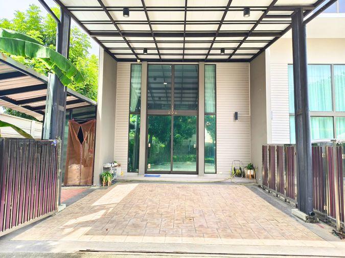 รูป ขาย ทาวน์โฮมหรู Patio พัฒนาการ 32 หน้าสระน้ำ 33.6ตร.ว. 8.3 ล้านบาท หลังริม 3.5 ชั้น 3ห้องนอน 3ห้องน้ำ เข้าออกได้หลายทาง - รูปที่ 2/24