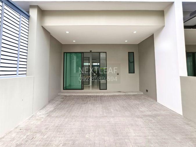 รูป ให้เช่า โฮมออฟฟิศหรู 4 ชั้น ติดถนนนวลจันทร์ Premium Place Mix Ekamai-Ramintra หน้ากว้าง 5.5 เมตร 2 ห้องทำงานใหญ่ 3 ห้องนอน 4 ห้องน้ำ 28 ตร.ว. - รูปที่ 2/18