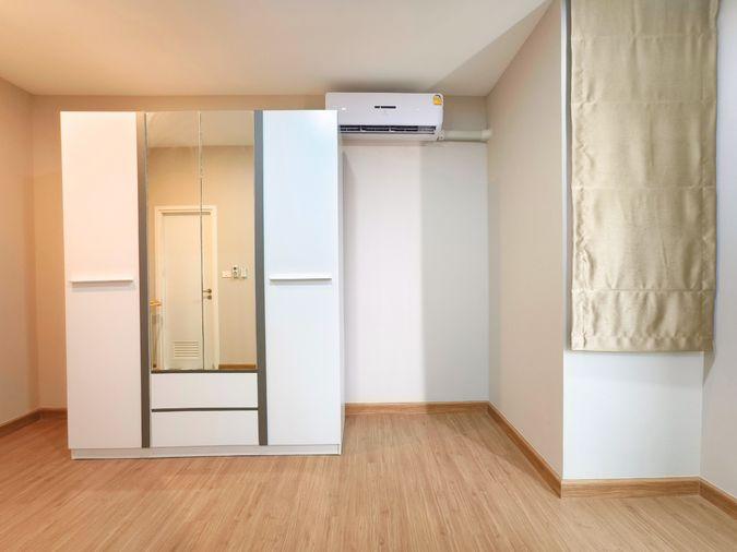 รูป ขาย ทาวน์โฮมหรู Patio พัฒนาการ 32 หน้าสระน้ำ 33.6ตร.ว. 8.3 ล้านบาท หลังริม 3.5 ชั้น 3ห้องนอน 3ห้องน้ำ เข้าออกได้หลายทาง - รูปที่ 13/24