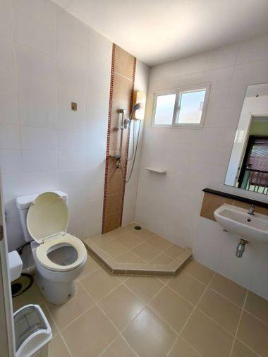 รูป ให้เช่าบ้านเดี่ยว หมู่บ้านภัสสร ไพรด์ ปิ่นเกล้า–วงแหวน หลังมุม พร้อมเฟอร์ฯ ครบ เลี้ยงสัตว์ได้ เข้าอยู่ได้ทันที (H6912) - รูปที่ 11/12