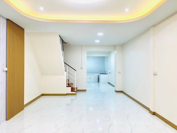รูป 🔥 ขายทาวน์เฮ้าส์รีโนเวทใหม่ ✅ เสนาวิลล่า 84 แฮปปี้แลนด์ (Sena Villa 84 Happy Land) | ใกล้ MRT สายสีเหลือง สถานีบางกะปิ - รูปที่ 3/11