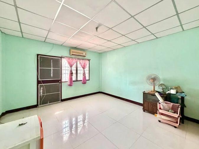 picture 🔥Urgent Sale! 2-Storey Townhouse at Warocha 5 – Great Value in Bang Phli - 3/7