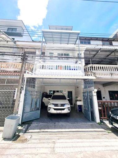 picture HK0197 Townhouse for rent 4 bedrooms Huai khwang - 1/6