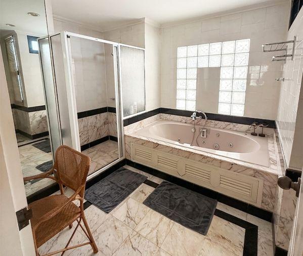 รูป ขายคอนโดหรูริมแม่น้ำ riverine Place1 ห้องใหญ่ 218 ตร.ม. วิวพาโนรามา ที่จอดรถส่วนตัว 4 คัน สังคมคุณภาพ - รูปที่ 12/23