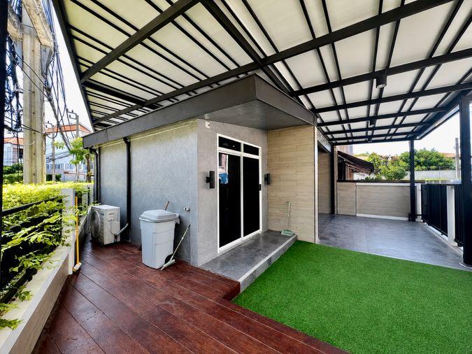 รูป ให้เช่า Baan Klang Muang S-Sense Rama 9 – Ladprao ทาวน์โฮมหลังมุม รีโนเวทใหม่ Built-in ทั้งหลัง พร้อมเข้าอยู่ ใกล้โรงเรียนนานาชาติฝรั่งเศส กรุงเทพ - รูปที่ 5/36