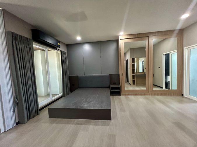 รูป ให้เช่า Baan Klang Muang S-Sense Rama 9 – Ladprao ทาวน์โฮมหลังมุม รีโนเวทใหม่ Built-in ทั้งหลัง พร้อมเข้าอยู่ ใกล้โรงเรียนนานาชาติฝรั่งเศส กรุงเทพ - รูปที่ 27/36