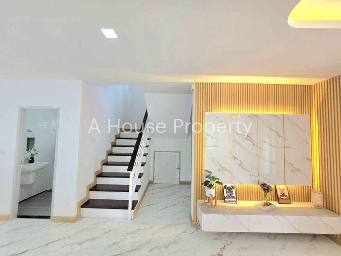 รูป บ้านเดี่ยวสร้างใหม่ 2 ชั้น หมู่บ้านสมถวิล 2 ตะเคียนเตี้ย บางละมุง ชลบุรี - รูปที่ 5/15