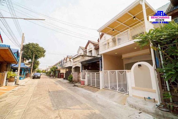 รูป 🔥 ขาย ทาวน์เฮ้าส์ หมู่บ้านลุมพินี ทาวน์วิลล์ (Lumpini Townville) | ตรงข้ามเซ็นทรัล เวสต์เกต ใกล้รถไฟฟ้าสายสีม่วง สถานีตลาดบางใหญ่ - รูปที่ 2/19
