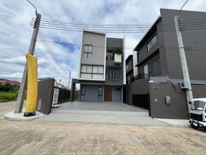 รูป J129| บ้านเดี่ยว 3 ชั้น โครงการ ฟีล ทาวน์ ลาดพร้าว 101  หลังใหญ่ ใจกลางลาดพร้าว 101   (ราคา 18,850,000   บาท) - รูปที่ 2/86