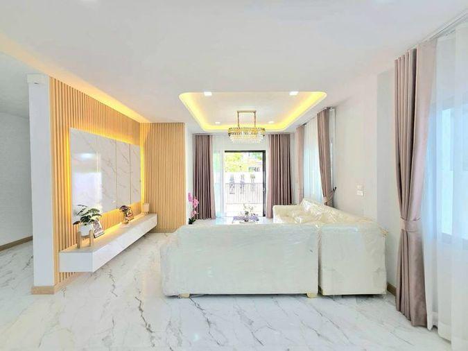 รูป บ้านเดี่ยวสร้างใหม่ 2 ชั้น หมู่บ้านสมถวิล 2 ตะเคียนเตี้ย บางละมุง ชลบุรี - รูปที่ 4/15