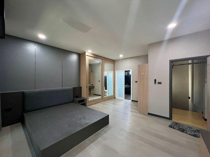 รูป ให้เช่า Baan Klang Muang S-Sense Rama 9 – Ladprao ทาวน์โฮมหลังมุม รีโนเวทใหม่ Built-in ทั้งหลัง พร้อมเข้าอยู่ ใกล้โรงเรียนนานาชาติฝรั่งเศส กรุงเทพ - รูปที่ 28/36