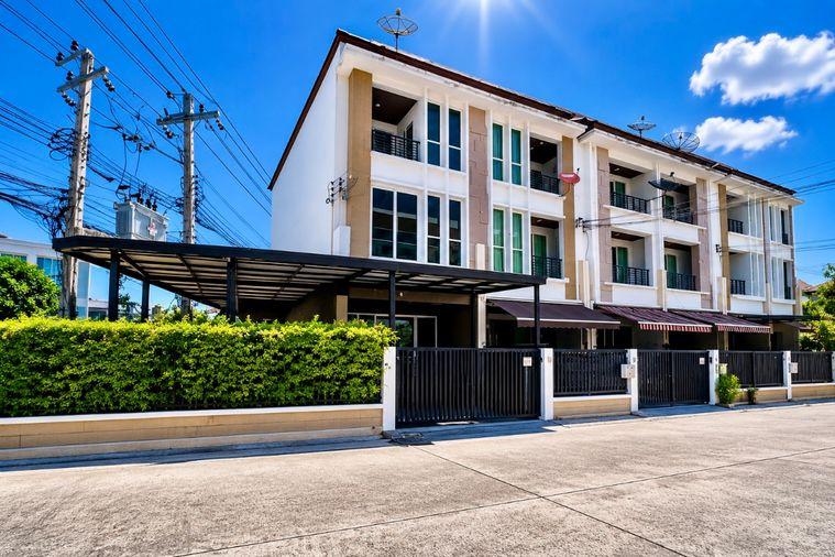 รูป ให้เช่า Baan Klang Muang S-Sense Rama 9 – Ladprao ทาวน์โฮมหลังมุม รีโนเวทใหม่ Built-in ทั้งหลัง พร้อมเข้าอยู่ ใกล้โรงเรียนนานาชาติฝรั่งเศส กรุงเทพ - รูปที่ 1/36
