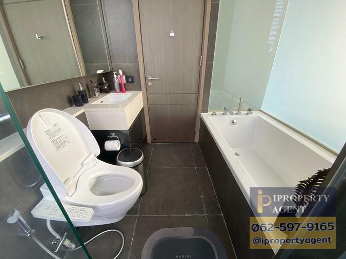 picture The Esse at Singha Complex Condominium near ARL Makkasan - 16/19