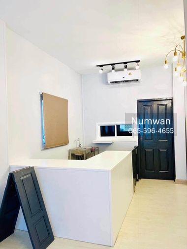 รูป 🏠 ขาย บ้านใหม่ ทำเลทองสาทร! 🏠 - รูปที่ 10/16