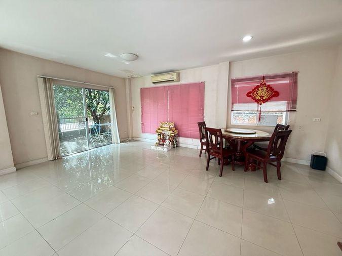 รูป ขายบ้านเดี่ยว หมู่บ้านเดอะแกรนด์พระราม 2 โซนNeo Resort หลังมุมบรรยากาศร่มรื่น เหมือนอยู่รีสอร์ททุกวัน (M11942) - รูปที่ 2/14