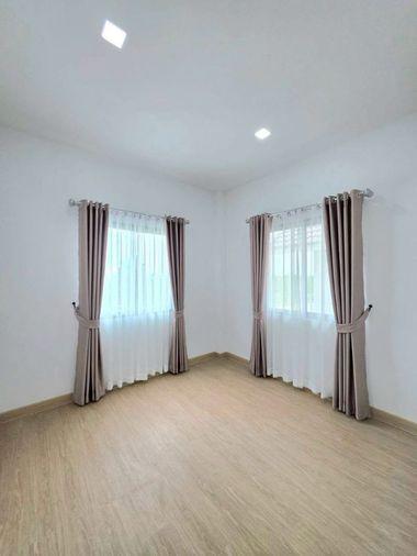 รูป บ้านเดี่ยวสร้างใหม่ 2 ชั้น หมู่บ้านสมถวิล 2 ตะเคียนเตี้ย บางละมุง ชลบุรี - รูปที่ 12/15