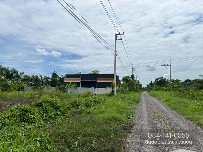 picture Warehouse and buildings for sale. - 12/17