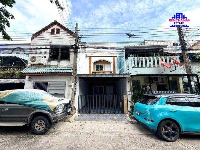 รูป 🔥ขาย ทาวน์เฮ้าส์ 2 ชั้น หมู่บ้านปรีชา 8 ซอยหัวหมาก 27 (ถนนรามคำแหง 24) รีโนเวทใหม่เอี่ยมทั้งหลัง ทำเลดี เชื่อมต่อรถไฟฟ้า ราคาดีพร้อมจบฟรีค่าโอน! - รูปที่ 2/18