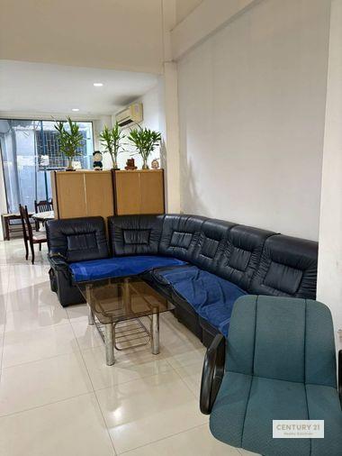รูป ทาวน์โฮม 3 ห้องนอน ซอย จันทน์ 2 ( ซอย ไวตี ) ใกล้ แมคโคร สาทร Ref. A17260602 - รูปที่ 1/12