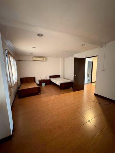 รูป  ทาวน์โฮม  3 ห้องนอน ซอย จันทน์ 2 ( ซอย ไวตี ) ใกล้ แมคโคร สาทร Ref. A17260602 - รูปที่ 6/12