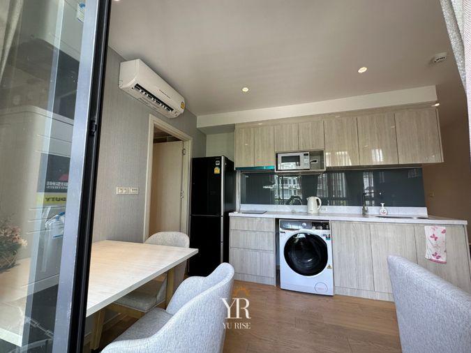 รูป Runesu Thonglor 5 แต่งมาครบแบบคุมโทนสบายตา หิ้วกระเป๋าใบเดียวเข้าอยู่ได้เลย - รูปที่ 5/12