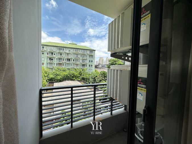 รูป Runesu Thonglor 5 แต่งมาครบแบบคุมโทนสบายตา หิ้วกระเป๋าใบเดียวเข้าอยู่ได้เลย - รูปที่ 12/12