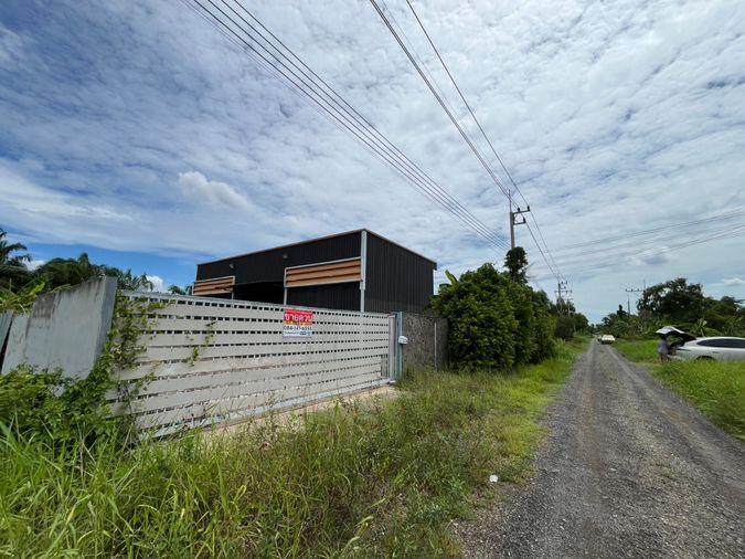 picture Warehouse and buildings for sale. - 5/17