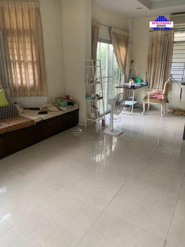 รูป 🔥ขาย บ้านพร้อมที่ดิน หมู่บ้านบุรีรมย์ รามอินทรา กม.8 (ซอยคู้บอน 41) หลังหัวมุม พื้นที่กว้างขวาง ✅ ได้ความเป็นส่วนตัวสูง เหมาะสำหรับครอบครัว - รูปที่ 2/6