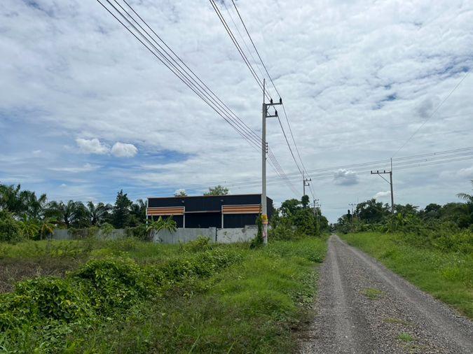 picture Warehouse and buildings for sale. - 10/17