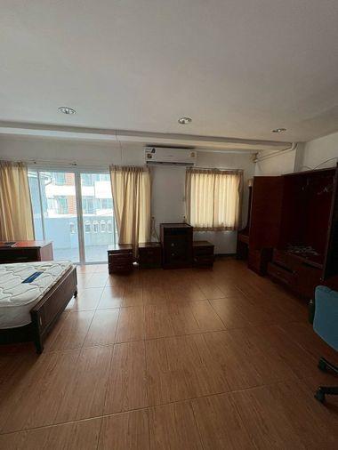 รูป  ทาวน์โฮม  3 ห้องนอน ซอย จันทน์ 2 ( ซอย ไวตี ) ใกล้ แมคโคร สาทร Ref. A17260602 - รูปที่ 5/12