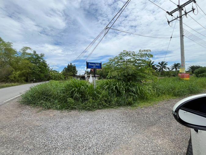 picture Warehouse and buildings for sale. - 16/17