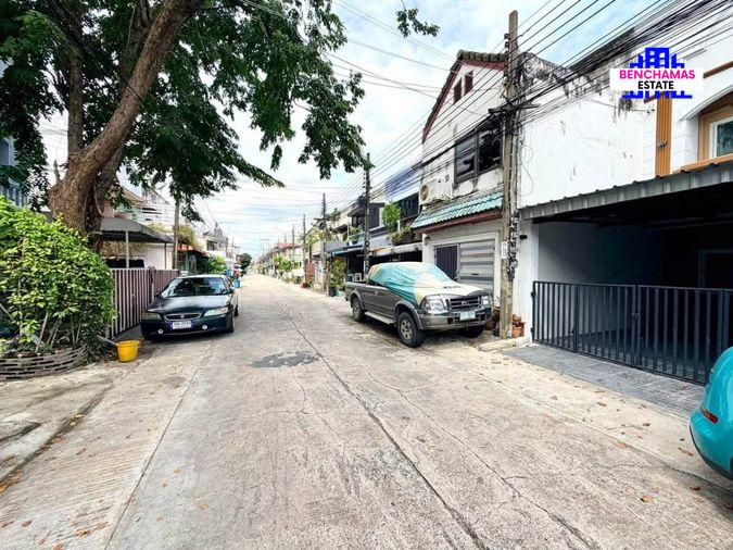 รูป 🔥ขาย ทาวน์เฮ้าส์ 2 ชั้น หมู่บ้านปรีชา 8 ซอยหัวหมาก 27 (ถนนรามคำแหง 24) รีโนเวทใหม่เอี่ยมทั้งหลัง ทำเลดี เชื่อมต่อรถไฟฟ้า ราคาดีพร้อมจบฟรีค่าโอน! - รูปที่ 3/18