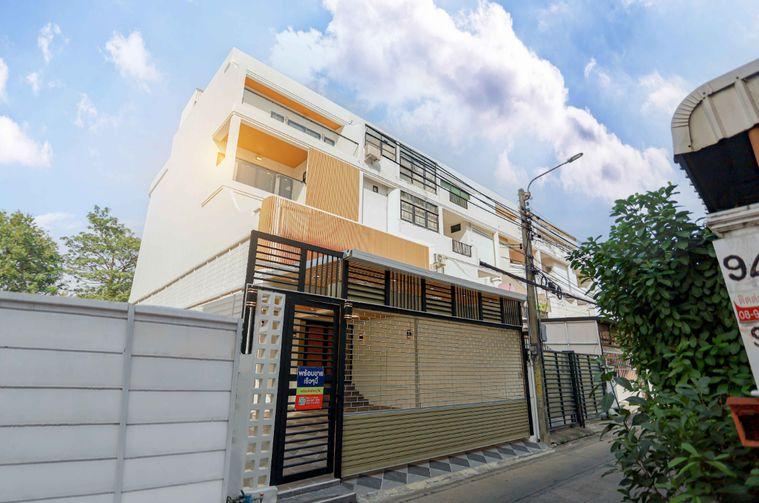 picture For sale, Home Office 6BR, Ratchada–Huai Khwang, Near MRT Huai Khwang Station. - 1/43