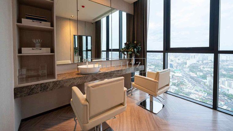 รูป ✨ Super Luxury Deal! Pristine high-floor condo for sale in prime Ratchayothin [0 steps to BTS] ✨ - รูปที่ 12/15