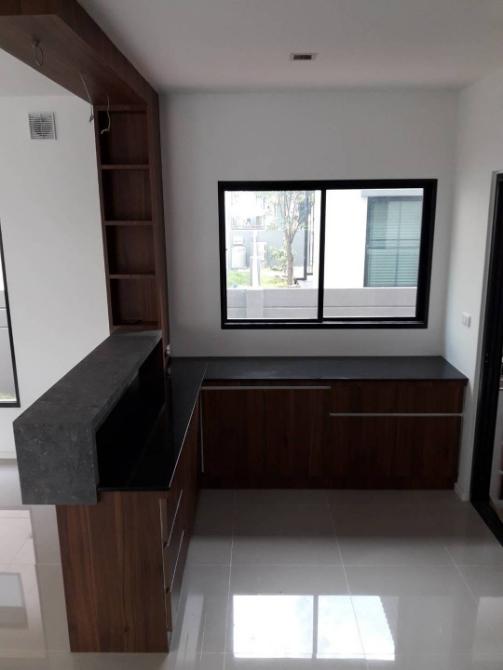 รูป 🔥ขาย บ้านเดี่ยว 2 ชั้น คาซ่า วิลล์ รามคำแหง-วงแหวน 2  ตกแต่ง Built-in พร้อมเข้าอยู่ ทำเลดีซอยมีสทีน ติดตั้ง Wall Charger ✨สำหรับรถยนต์ไฟฟ้าเรียบร้อย - รูปที่ 7/10