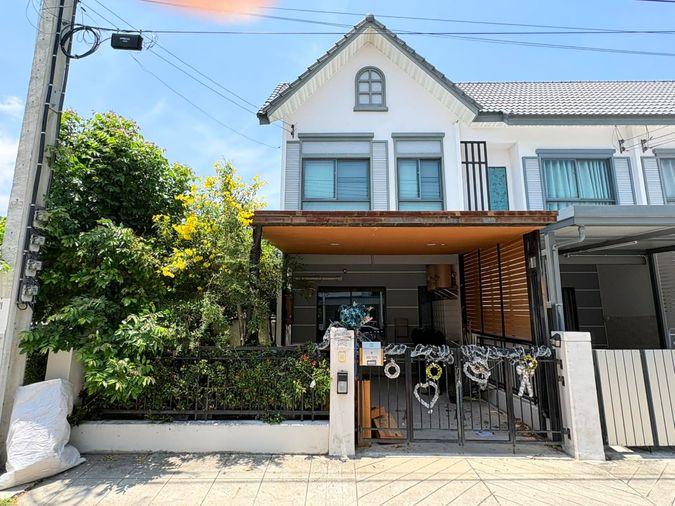 รูป 🔥ขาย ทาวน์โฮมหลังมุม โครงการ Modi Villa Bangna / โมดิ วิลล่า บางนา    ทำเลซอยเอแบคบางนา หลังมุม  ✅มีพื้นที่ข้างบ้านร่มรื่น ทิศทางลมดีหันหน้าทิศใต้ - รูปที่ 1/22