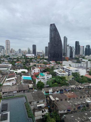 รูป Oka Haus Sukhumvit 36 ห้องโปร่งแสงเข้าดี วิวเมืองสวยสะดุดตา ลากกระเป๋าเข้าอยู่เลย 1 ห้องนอน ตกแต่งครบ - รูปที่ 5/5