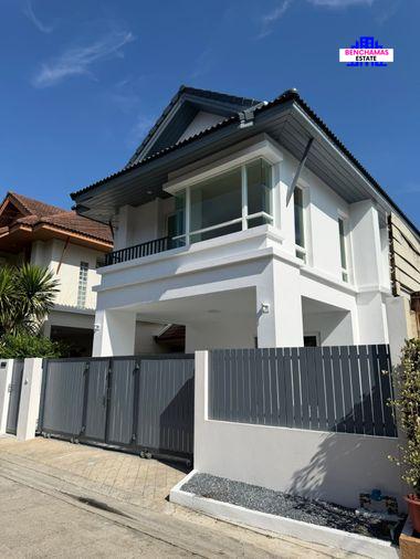 รูป 🔥ขาย บ้านเดี่ยว มบ. พิชชานันท์ ทำเลลาดพร้าว ใจกลางเมือง หลุดจองลดพิเศษ ใกล้ Central Eastville และตรงข้าม รร.สตรีวิทยา 2 - รูปที่ 1/17