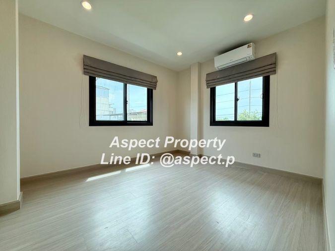 picture 4-bedroom, 3-bathroom house with 3 parking spaces in Bang Saen, Nong Mon. - 15/35