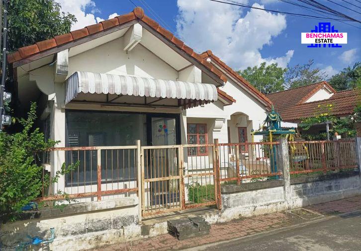 รูป 🔥ขาย บ้านเดี่ยวชั้นเดียว CHONLADA BANGBUATHONG ทำเลบางบัวทอง โครงการคุณภาพแลนด์แอนด์เฮ้าส์ สภาพเดิมราคาคุ้มค่า เหมาะสำหรับผู้ต้องการรีโนเวท - รูปที่ 2/11