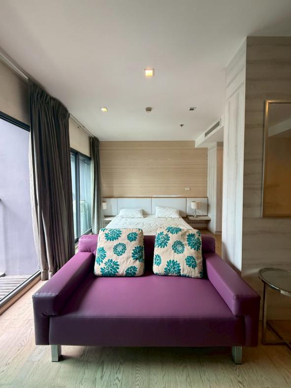 รูป ใครชอบห้องสไตล์ Open Plan โล่ง โปร่ง สบาย ห้ามพลาดห้องนี้ Noble Remix วิวสระว่ายน้ำสวยเต็มตา! - รูปที่ 4/12