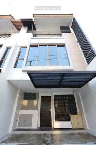 picture The Private Sukhumvit - Bangchak 3-story townhome Corner unit - 1/11