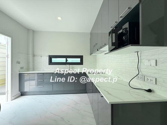 picture 4-bedroom, 3-bathroom house with 3 parking spaces in Bang Saen, Nong Mon. - 10/35