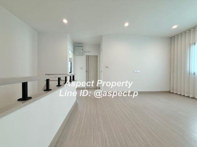 picture 4-bedroom, 3-bathroom house with 3 parking spaces in Bang Saen, Nong Mon. - 14/35