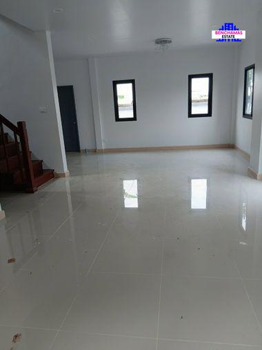 รูป 🔥ขาย บ้านแฝดหลังมุม หมู่บ้านบุรีรมย์ ซอยคู้บอน 41 รีโนเวทใหม่เอี่ยมทั้งหลัง บรรยากาศเป็นส่วนตัว พื้นที่กว้างขวาง เดินระบบน้ำ-ไฟใหม่หมด พร้อมเข้าอยู่ - รูปที่ 2/9
